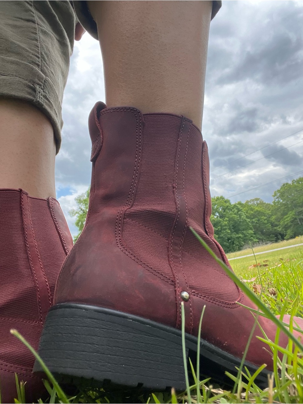 Clarks Orinoco Club Red Leather Chelsea Ankle Boots Distressed Womens Size 8.5
